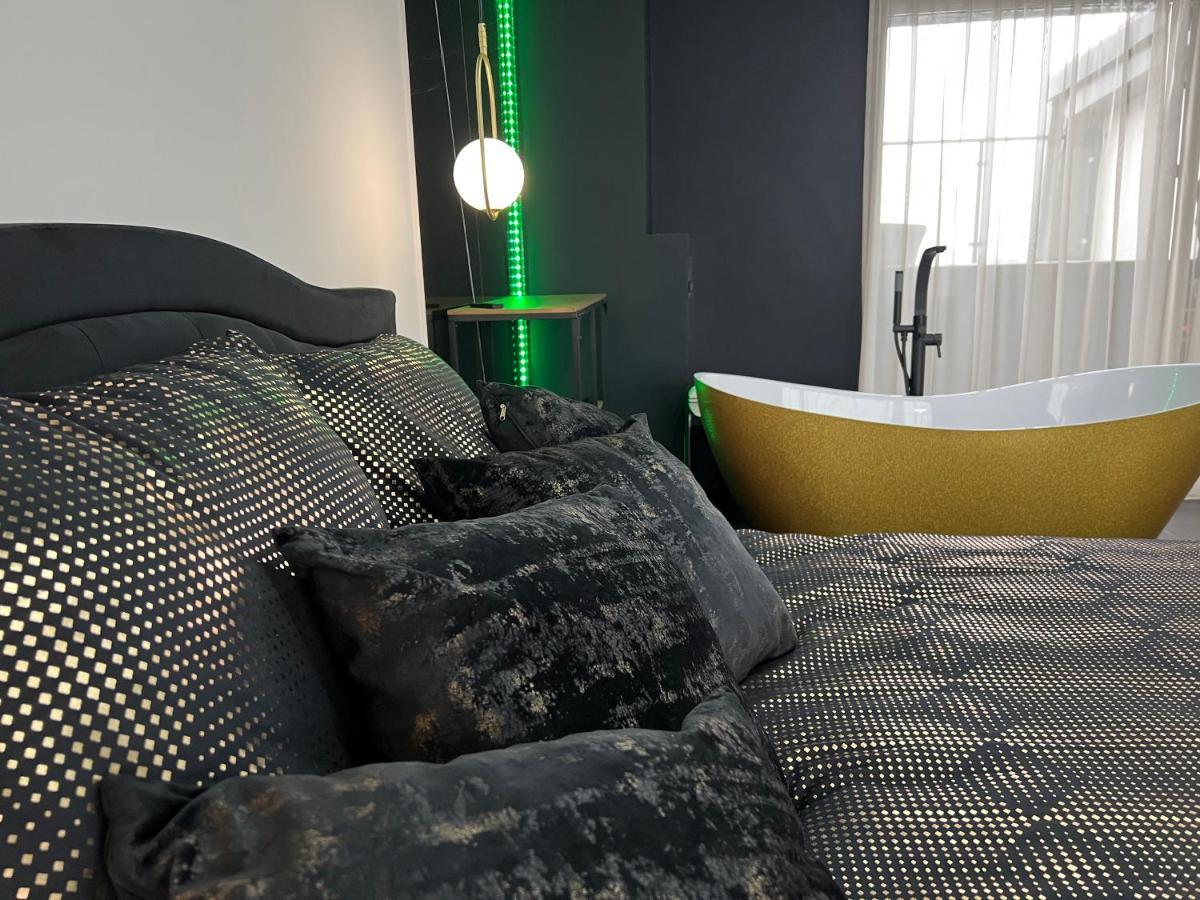 Apartament Premium Ze Zlota Wanna W Sypialni Widok Na Morze Dyskretny Taras Z Lozkiem - Baltyckie Sarbinowo 18 Εξωτερικό φωτογραφία